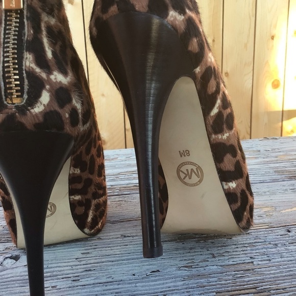 Michael Kors cheetah print booties - Picture 2 of 9